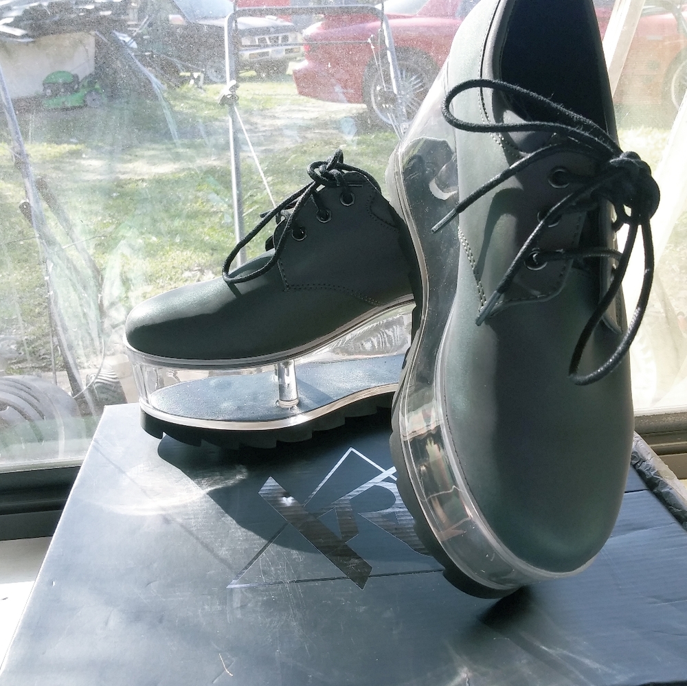 Yru qloud reflective platforms